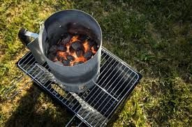 Kömürlü Mangal için Hızlı ve Kolay Mangal Ateşi oluşturmanın 4 Yöntemi